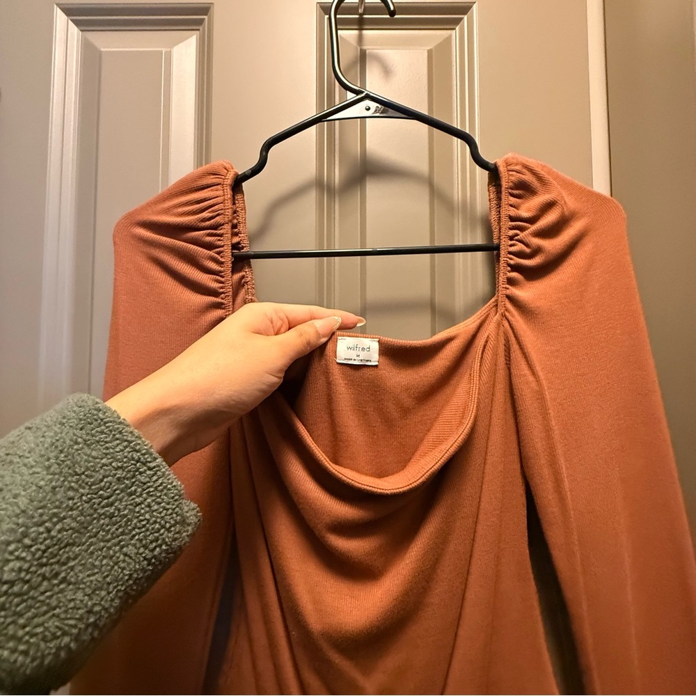 Aritzia Wilfred body suit.